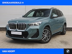 BMW X1 - sDrive20i M Sport Automaat / Panoramadak / Trekhaak / Sportstoelen / Achteruitrijcamera /