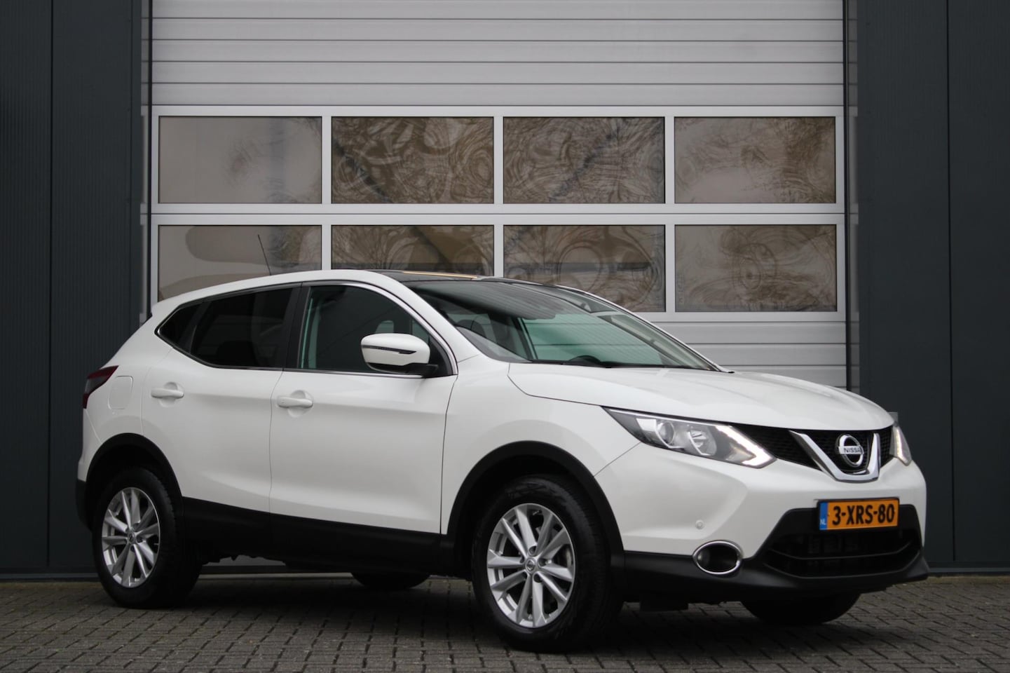 Nissan Qashqai - 1.2 Connect Edition Automaat Cruise/Camera/Panodak/Keyless/PDC/Navi/Bluetooth/LED/17"LM/Ra - AutoWereld.nl