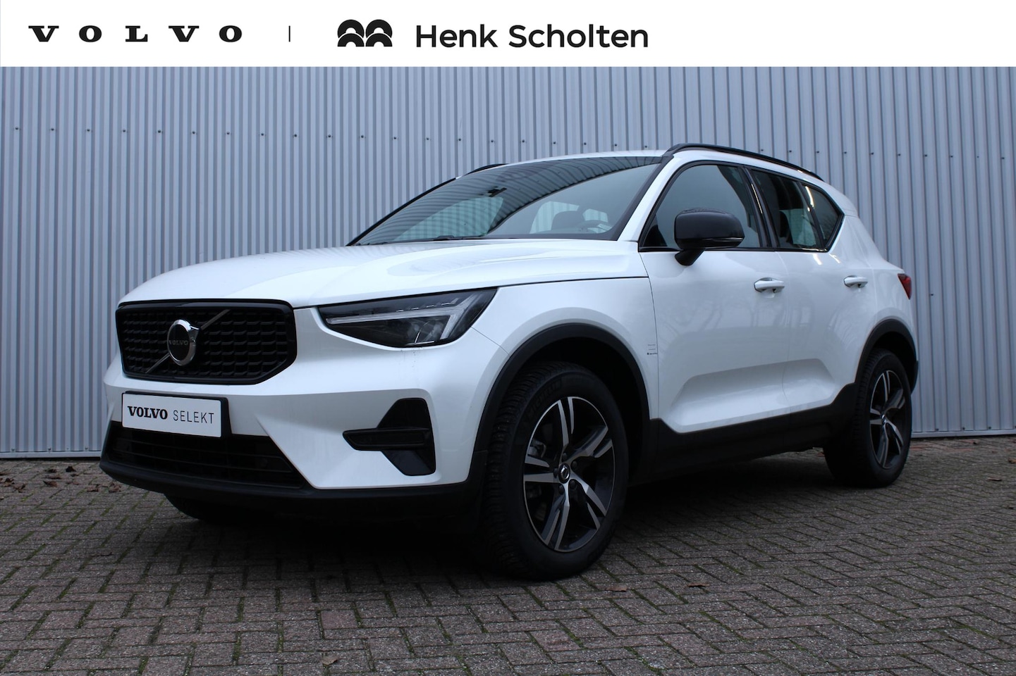 Volvo XC40 - B4 Automaat Plus Dark | Verwarmbare voorstoelen | Verwarmbaar stuurwiel | Verwarmbare voor - AutoWereld.nl