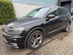 Volkswagen Tiguan Allspace - 1.5 TSI Highline Business R 7p. I R-line I 1ste eig. I Keyless I Trekhaak I I 19" I Pano I