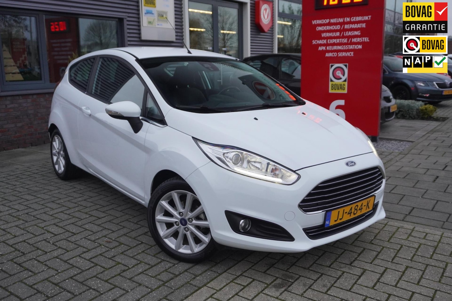 Ford Fiesta - 1.0 EcoBoost Titanium; Bluetooth; Sfeerverlichting; Climate control; Voorruitverwarming; C - AutoWereld.nl