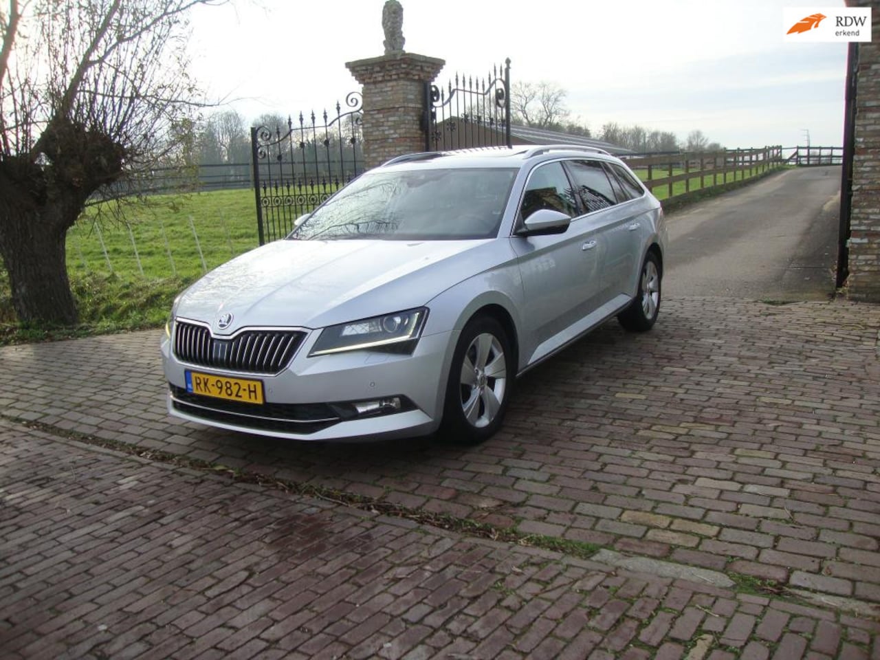 Skoda Superb Combi - 1.6 TDI Ambition Business 1.6 TDI Ambition Business - AutoWereld.nl