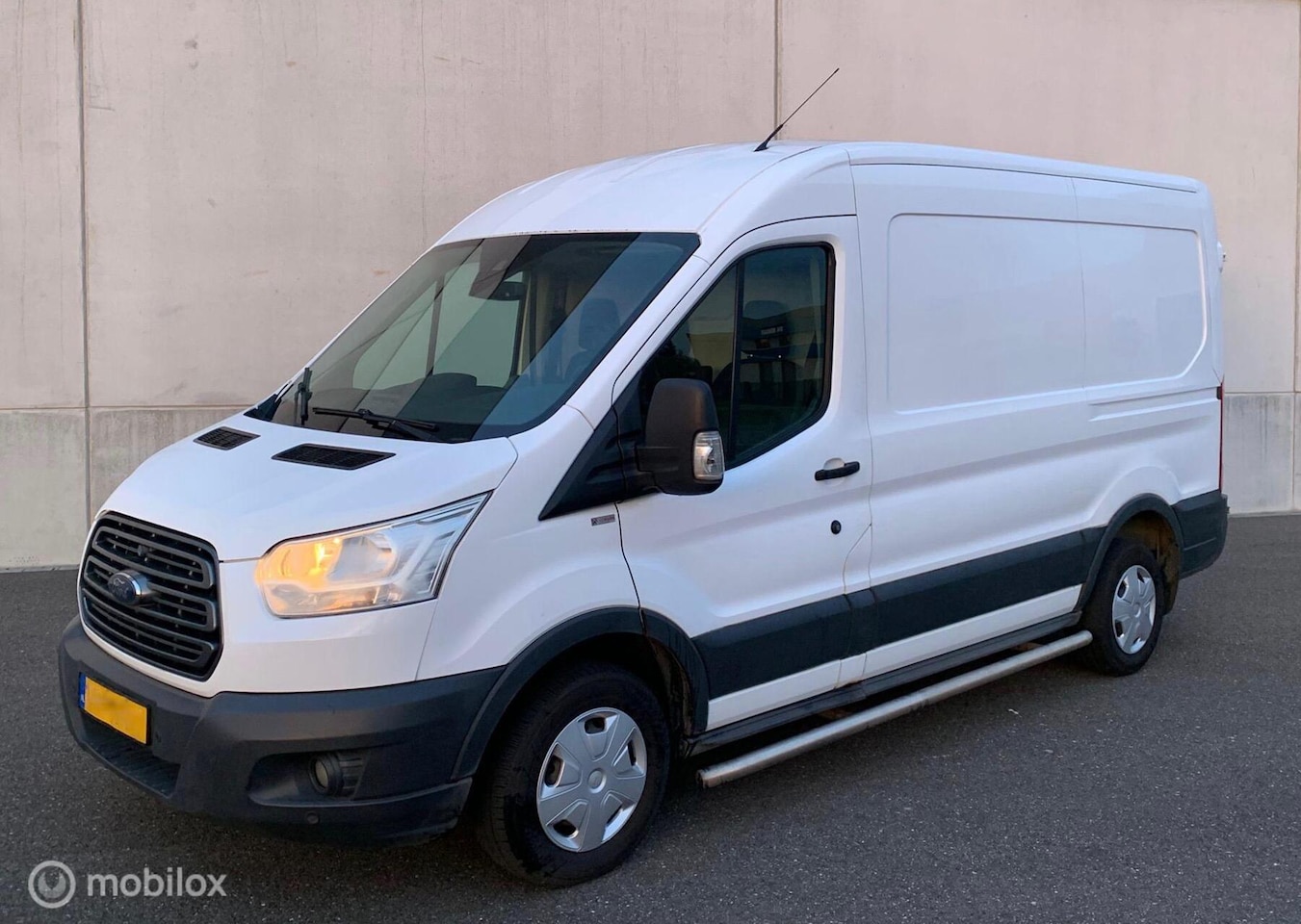 Ford Transit - 330 2.2 TDCI L2H2 AIRCO € 5999,- +21% BTW/ TAX - AutoWereld.nl