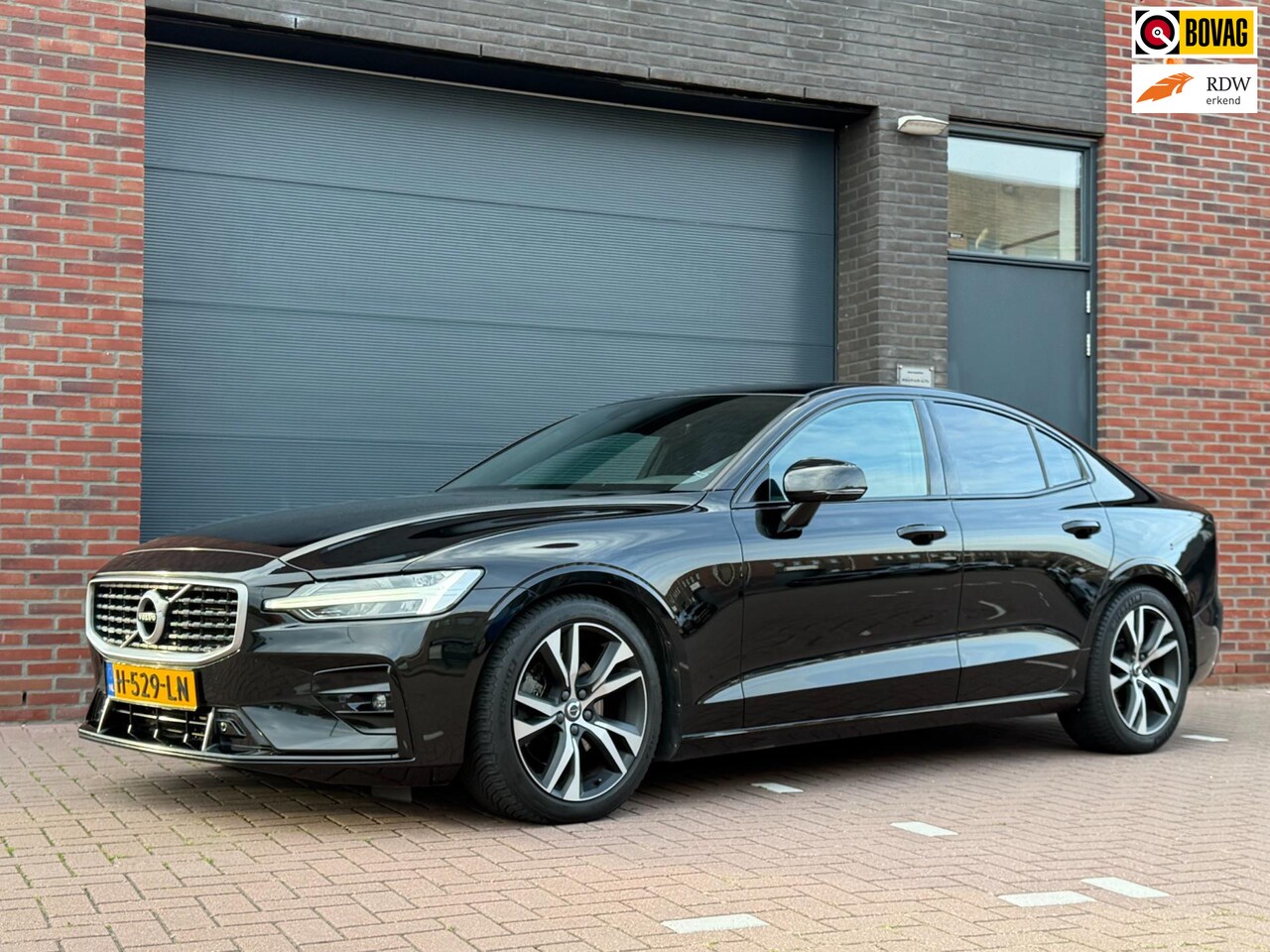 Volvo S60 - 2.0 T4 R-Design | Leder | Pano | LED | BLISS | Adaptive CC - AutoWereld.nl