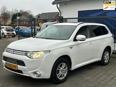 Mitsubishi Outlander - 2.0 PHEV instyle / KEYLESS / STOELVERWARMING / PANORAMADAK / NAP