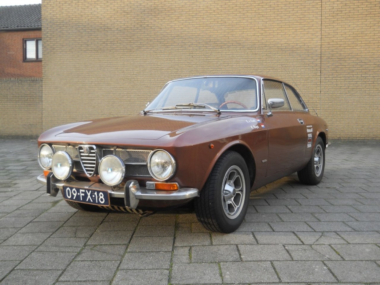 Alfa Romeo Junior - GT 1300 - AutoWereld.nl