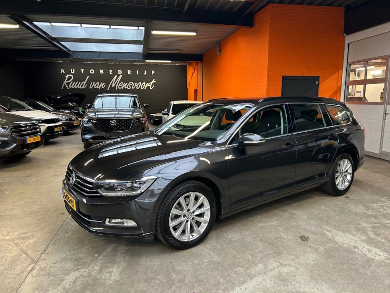 Volkswagen Passat - 2.0 TDI Comfortline Bisiness / Trekhaak / Navi / Ad-Cruise - AutoWereld.nl