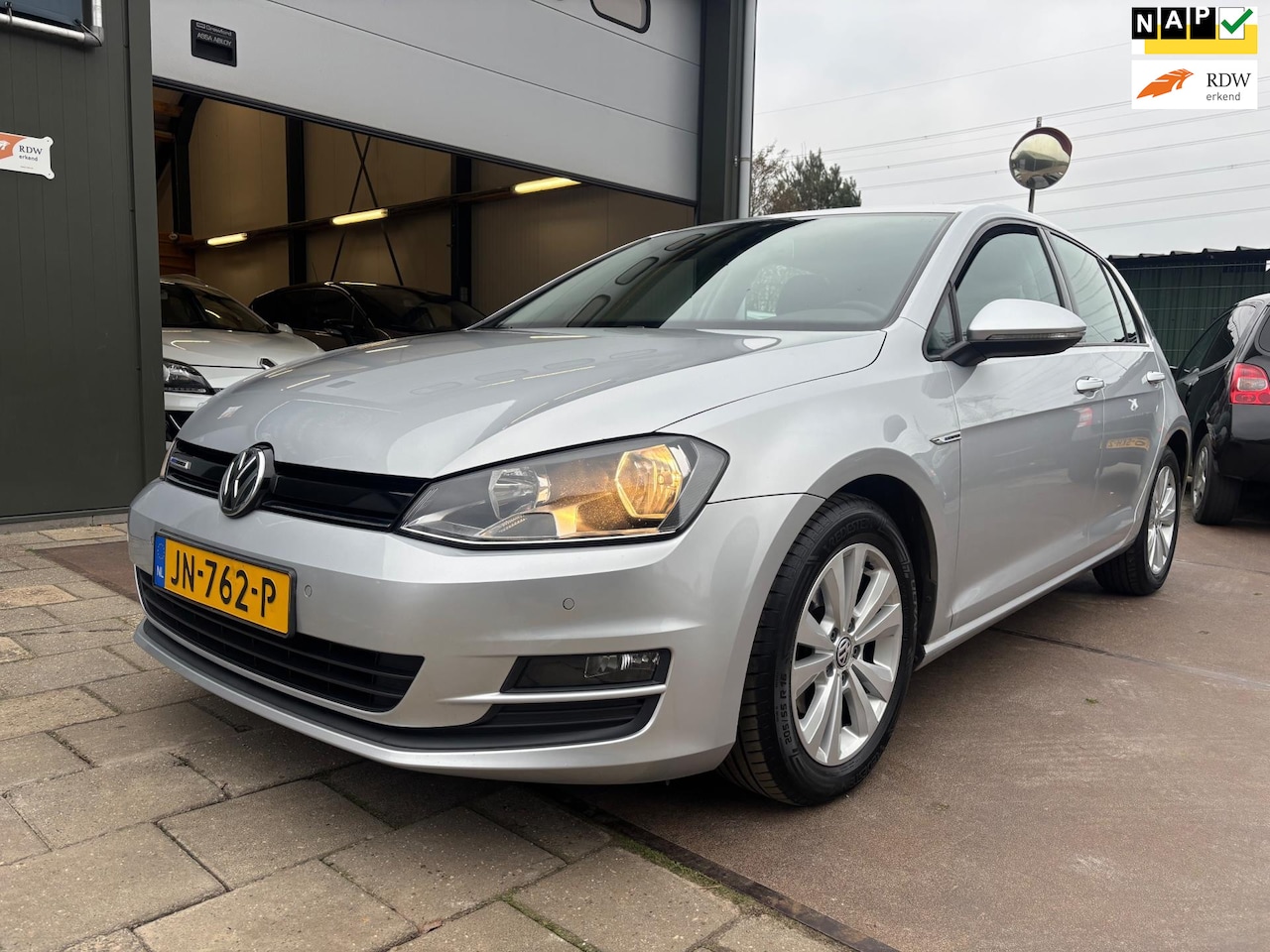 Volkswagen Golf - 1.0 TSI Comfortline Nieuwstaat Navi Cruise Klima - AutoWereld.nl