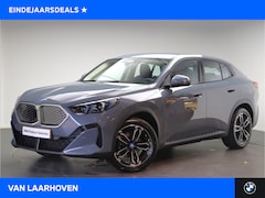 BMW iX2 - eDrive20 / Sportstoelen / Achteruitrijcamera / Comfort Access / Adaptieve LED