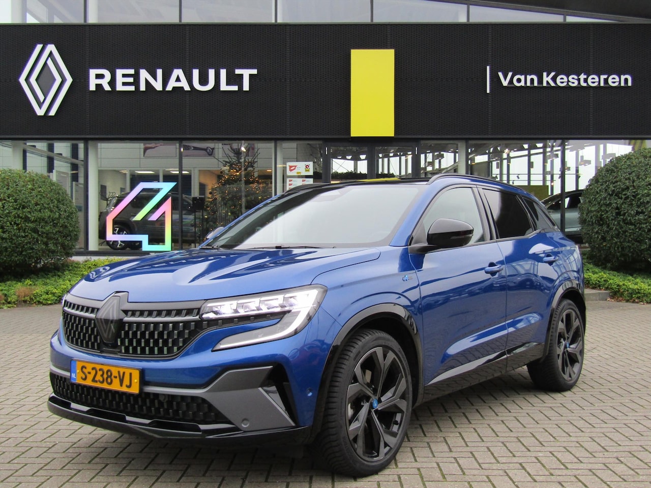 Renault Austral - 1.2 E-Tech Full Hybrid 200pk Iconic esprit Alpine / Elektr. wegklapbare trekhaak / Panoram - AutoWereld.nl