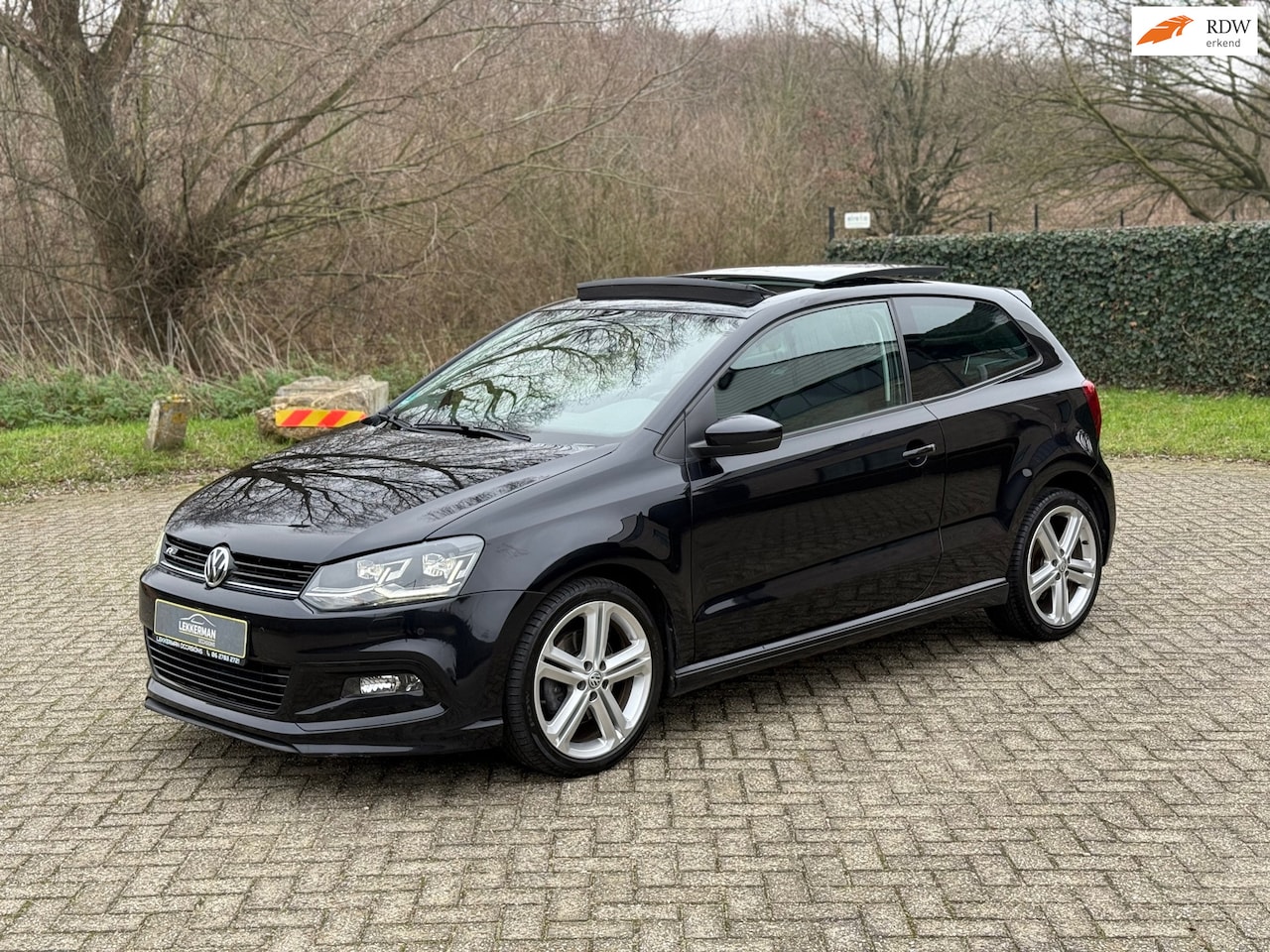 Volkswagen Polo - 1.2 TSI R-LINE 6BAK I LED I 6BAK I PDC I NAVI I CRUISE I ZEER MOOI - AutoWereld.nl