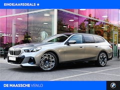 BMW 5-serie Touring - 530e M Sport Automaat / Trekhaak / Active Cruise Control / Achteruitrijcamera / M Sport on