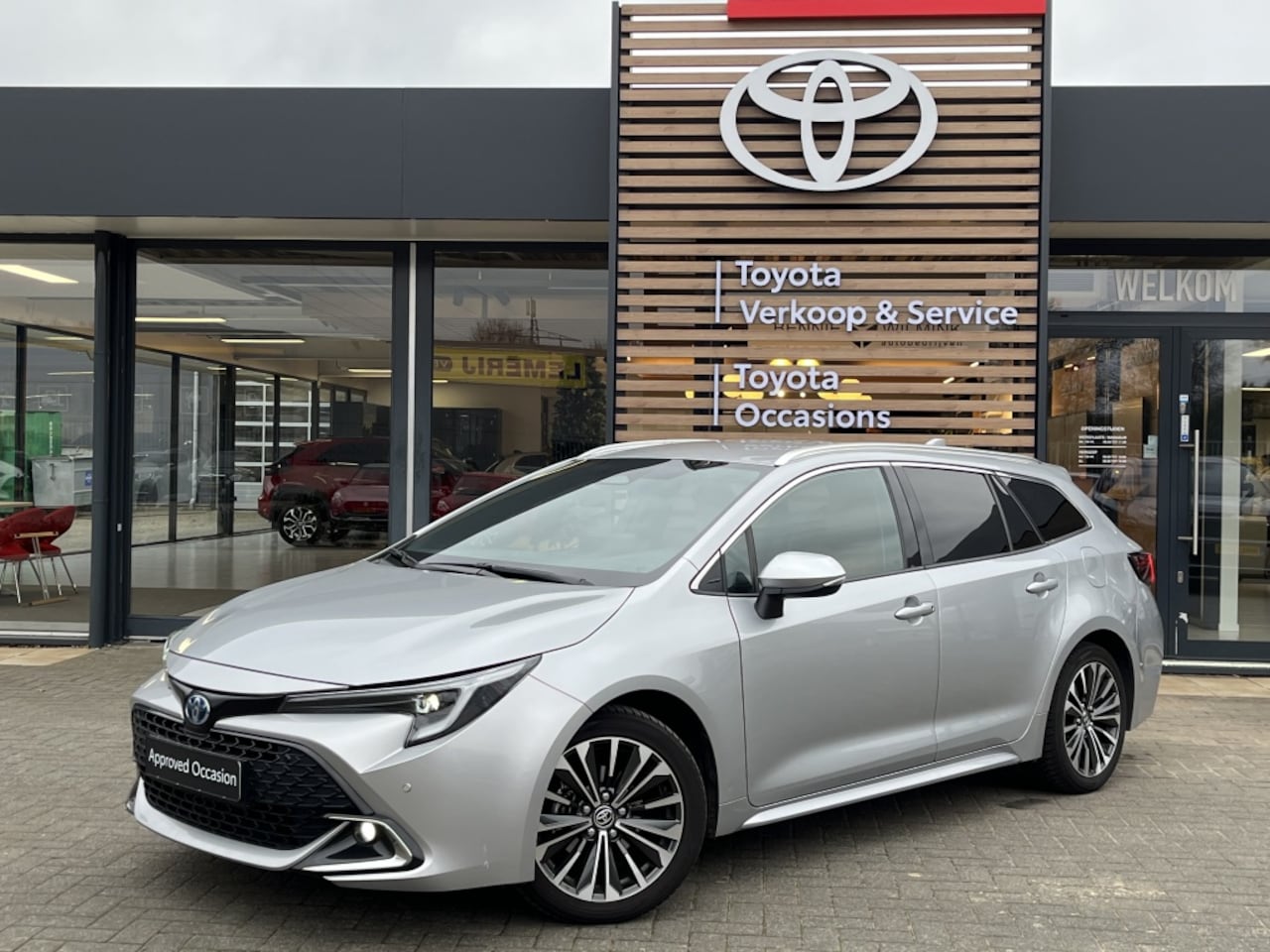 Toyota Corolla Touring Sports - Hybrid 140 Dynamic | Lederen Bekleding | Parkeersensoren V+A - AutoWereld.nl