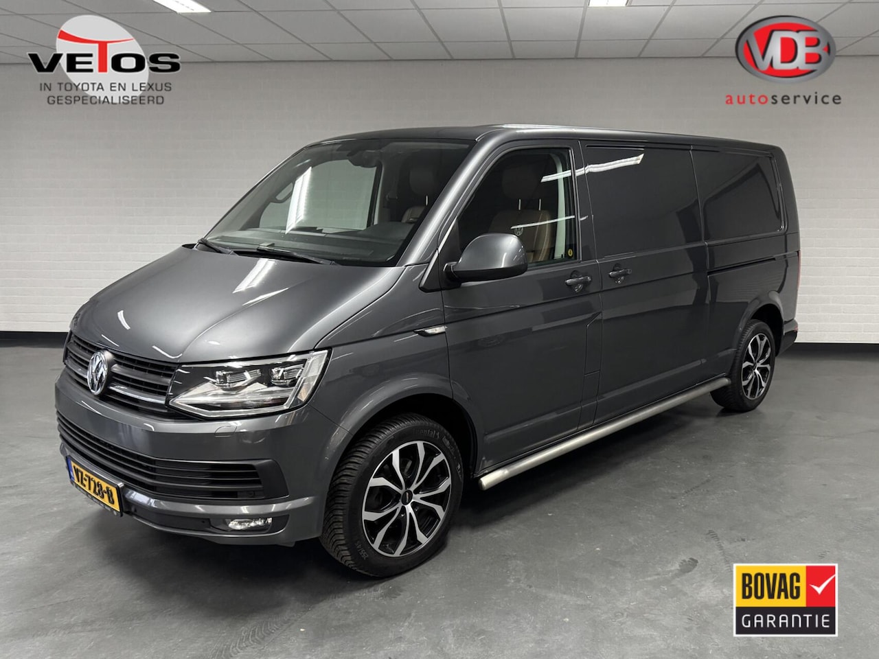 Volkswagen Transporter - 2.0 TDI L2H2 Highline Aut. 180PK / Leder / Dubbele schuifdeur - AutoWereld.nl
