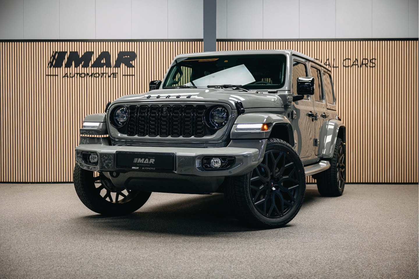 Jeep Wrangler Unlimited - 4xe 380 Sahara | Corse Edition Custom made | Unieke kleur | Hybride | - AutoWereld.nl