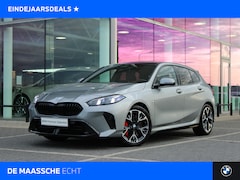 BMW 1-serie - 120 M Sport Automaat / Panoramadak / Sportstoelen / Adaptieve LED / M Adaptief onderstel /