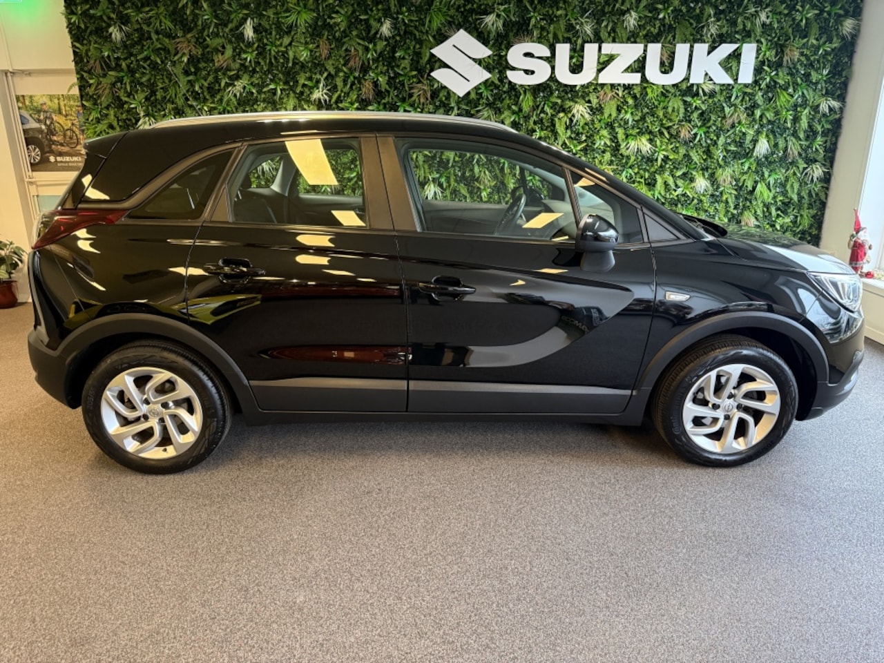 Opel Crossland X - Airconditioning 1.2 Edition Sportvelgen Cruise control Handsfree bellen - AutoWereld.nl