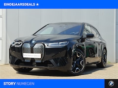 BMW iX - xDrive40 High Executive / Sportpakket / Panoramadak Sky Lounge / Trekhaak / Laserlight / M