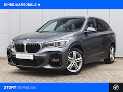 BMW X1 - sDrive18i High Executive M Sport Automaat / Sportstoelen / Achteruitrijcamera / Head-Up /
