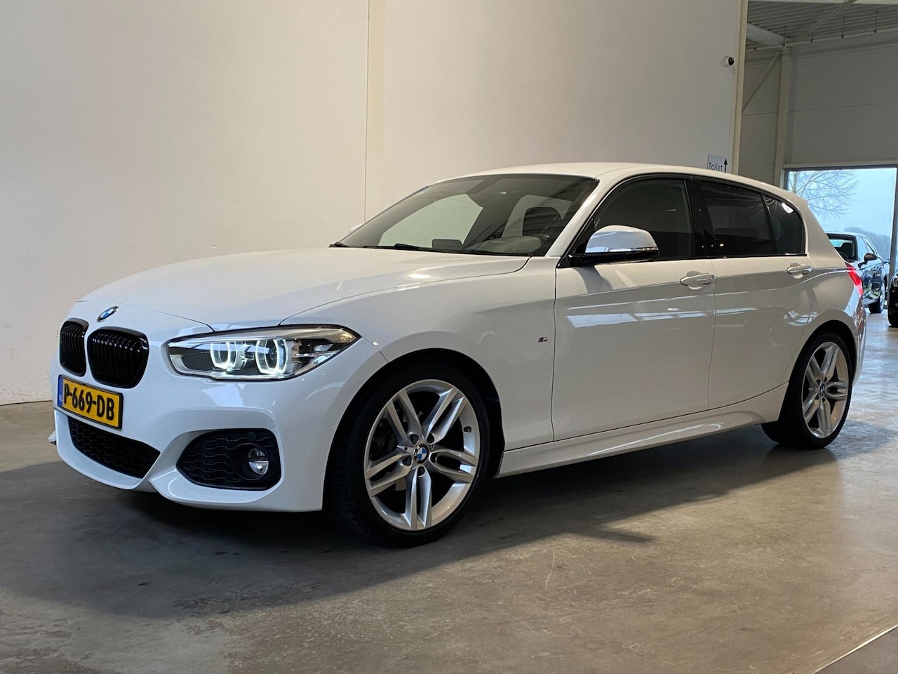 BMW 1-serie - 118i Automaat M-Sport - AutoWereld.nl
