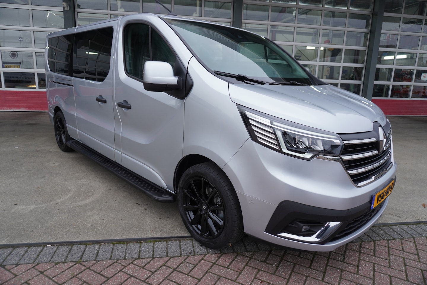 Renault Trafic - 2.0 dCi 150PK T29 L2H1 DC Luxe Dubbelcabine Climate | adap.cruise | Navi | Camera | Schuif - AutoWereld.nl