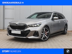 BMW 5-serie Touring - 550e xDrive M Sport Automaat / Panoramadak / Trekhaak / Adaptief onderstel professional /