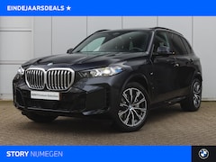 BMW X5 - xDrive50e High Executive M Sport Automaat / Panoramadak / Trekhaak / Adaptieve LED / Harma