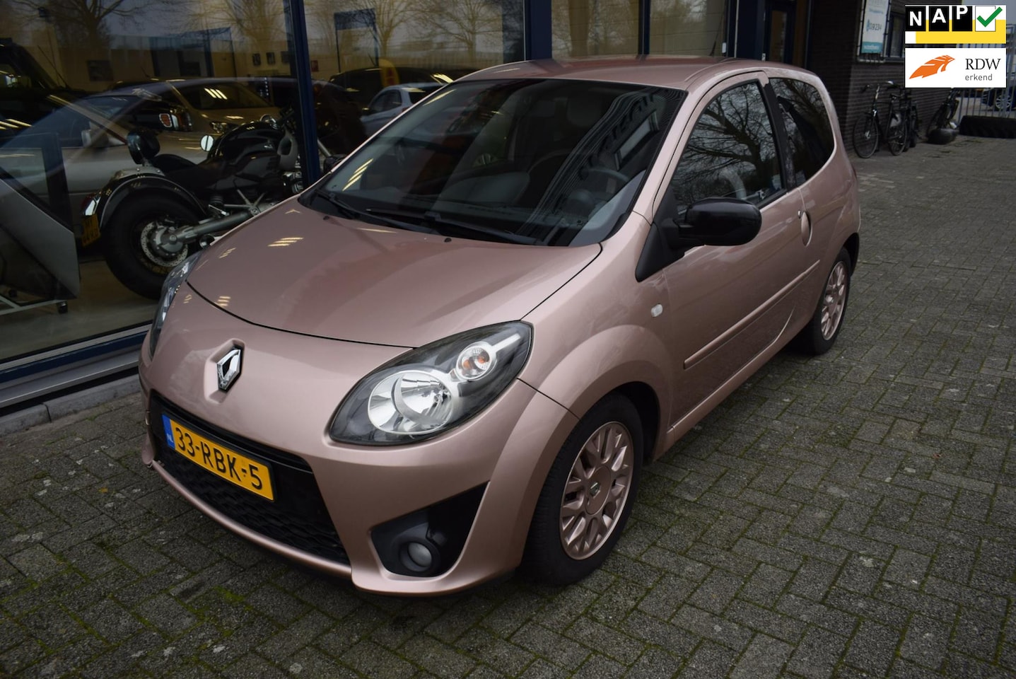 Renault Twingo - 1.2-16V Miss Sixty 1.2-16V Miss Sixty ,airco ,cruise - AutoWereld.nl