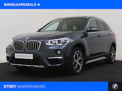 BMW X1 - xDrive20i High Executive xLine Automaat / Panoramadak / Trekhaak / Sportstoelen / Achterui