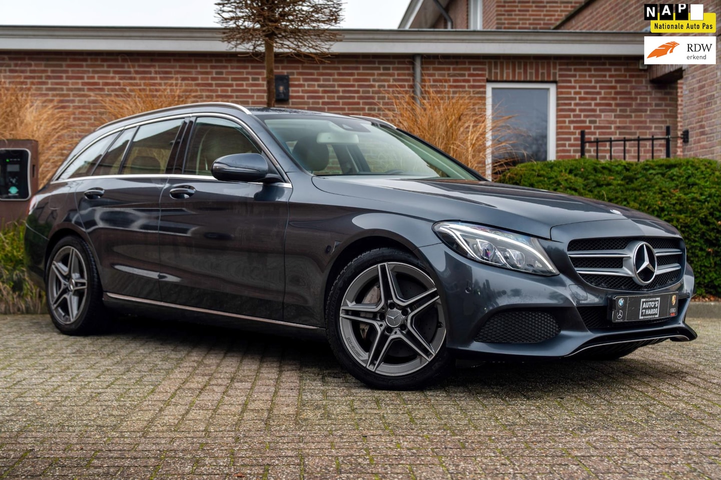 Mercedes-Benz C-klasse Estate - 350 e Edition Hybrid Leder Stoelverwarming Camera Luchtvering 18'' AMG - AutoWereld.nl