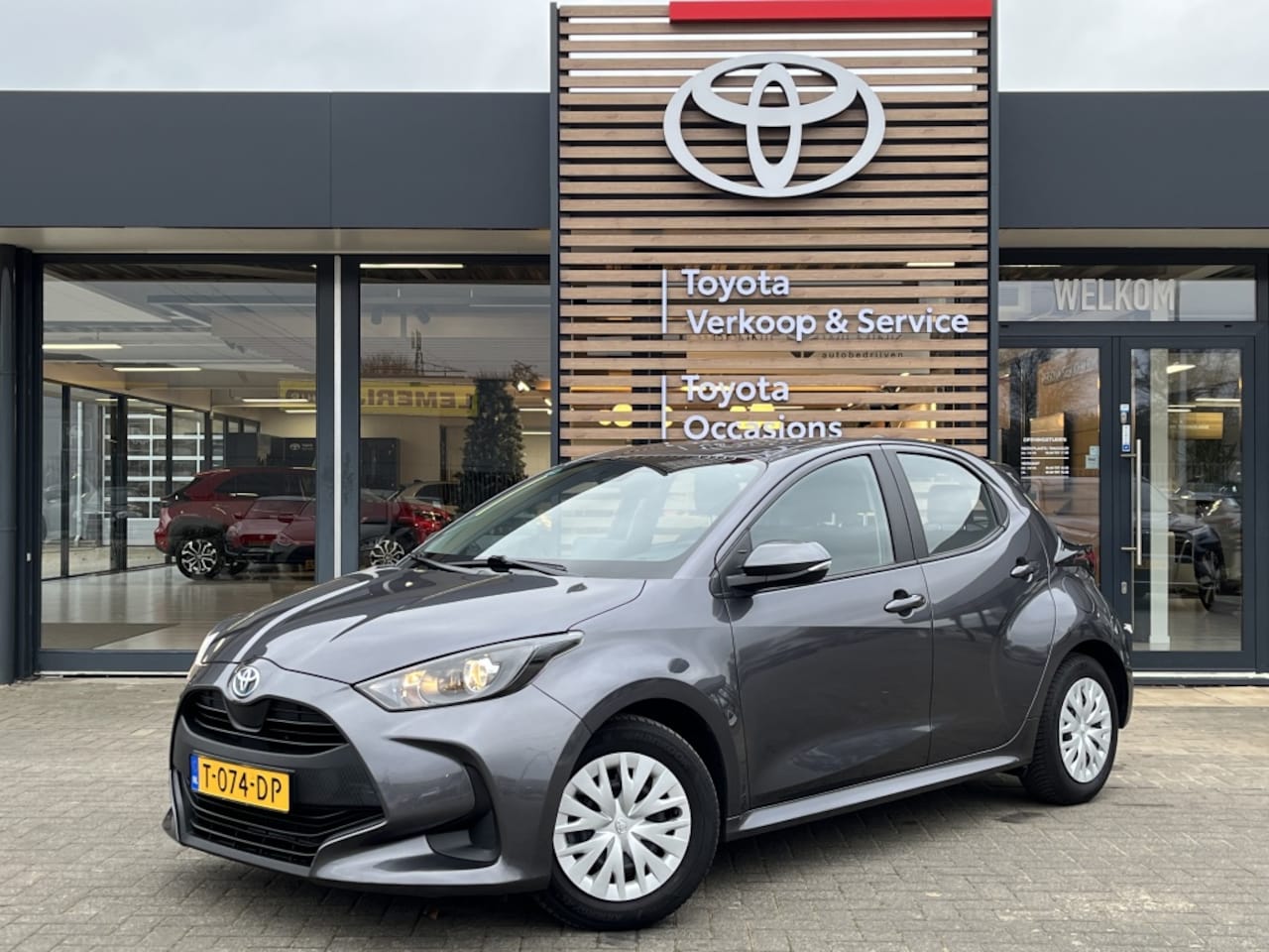 Toyota Yaris - 1.5 Hybrid Active | All Seasons | Navigatie | Carplay - AutoWereld.nl