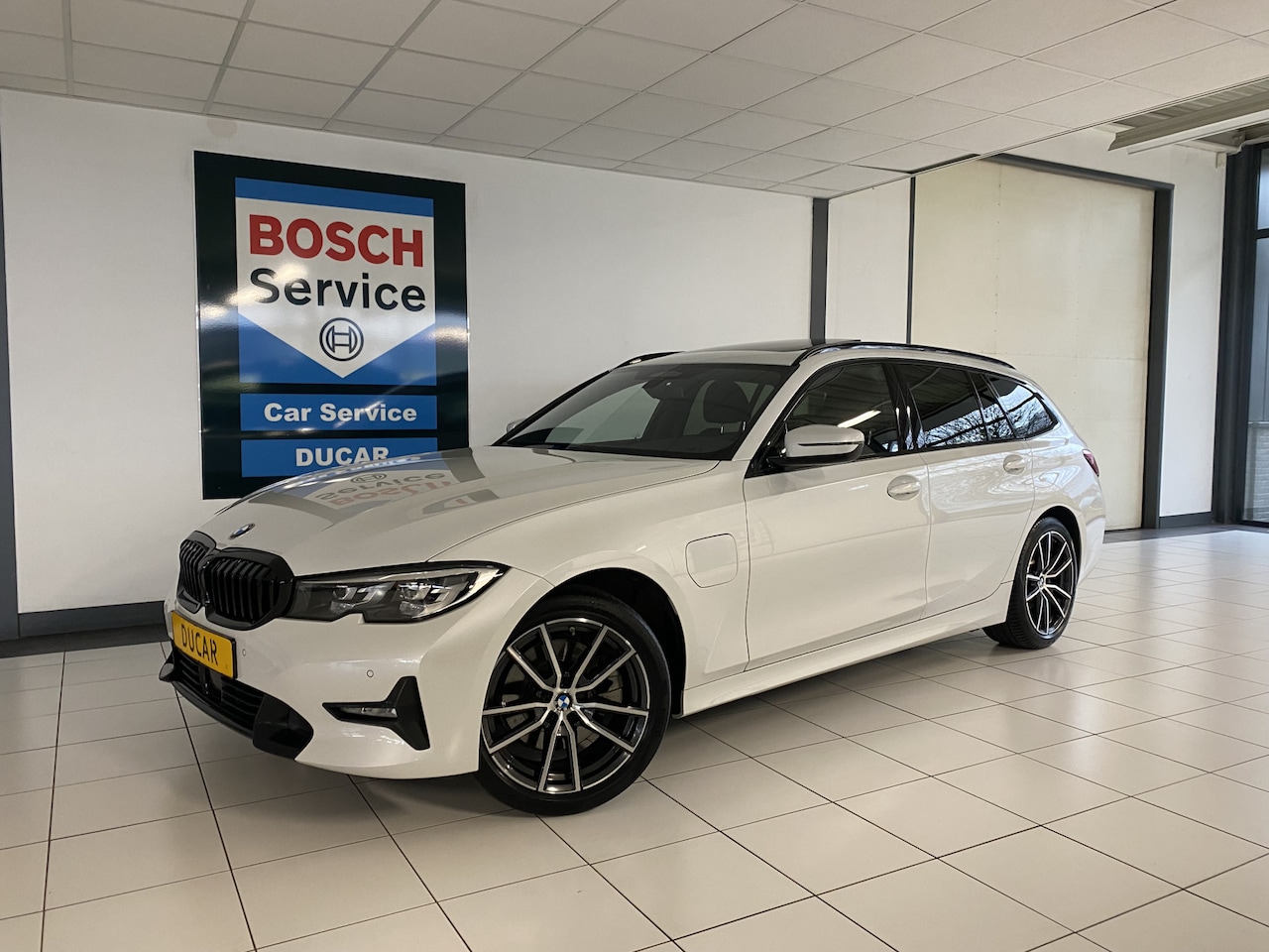 BMW 3-serie Touring - 320e Sportline Panoramadak / Led verlichting / Carplay/ - AutoWereld.nl