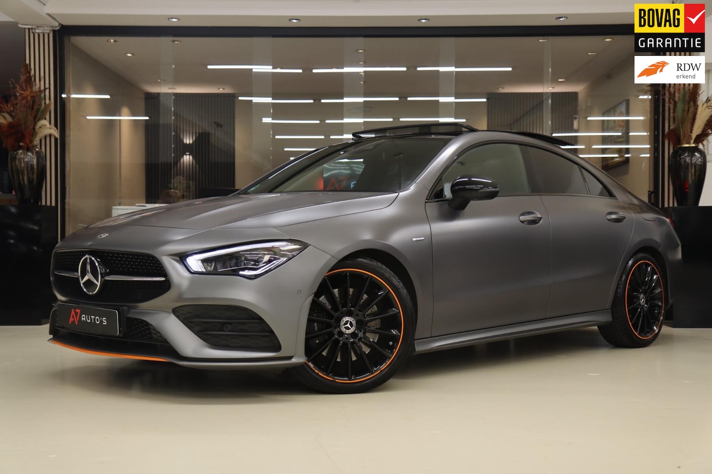 Mercedes-Benz CLA-Klasse - 220 ORANGE Edition AMG Line PANO/NAVI/DODEHOEK/LANEASSIST/SFEER/CAM/LEER/BOMVOLL - AutoWereld.nl