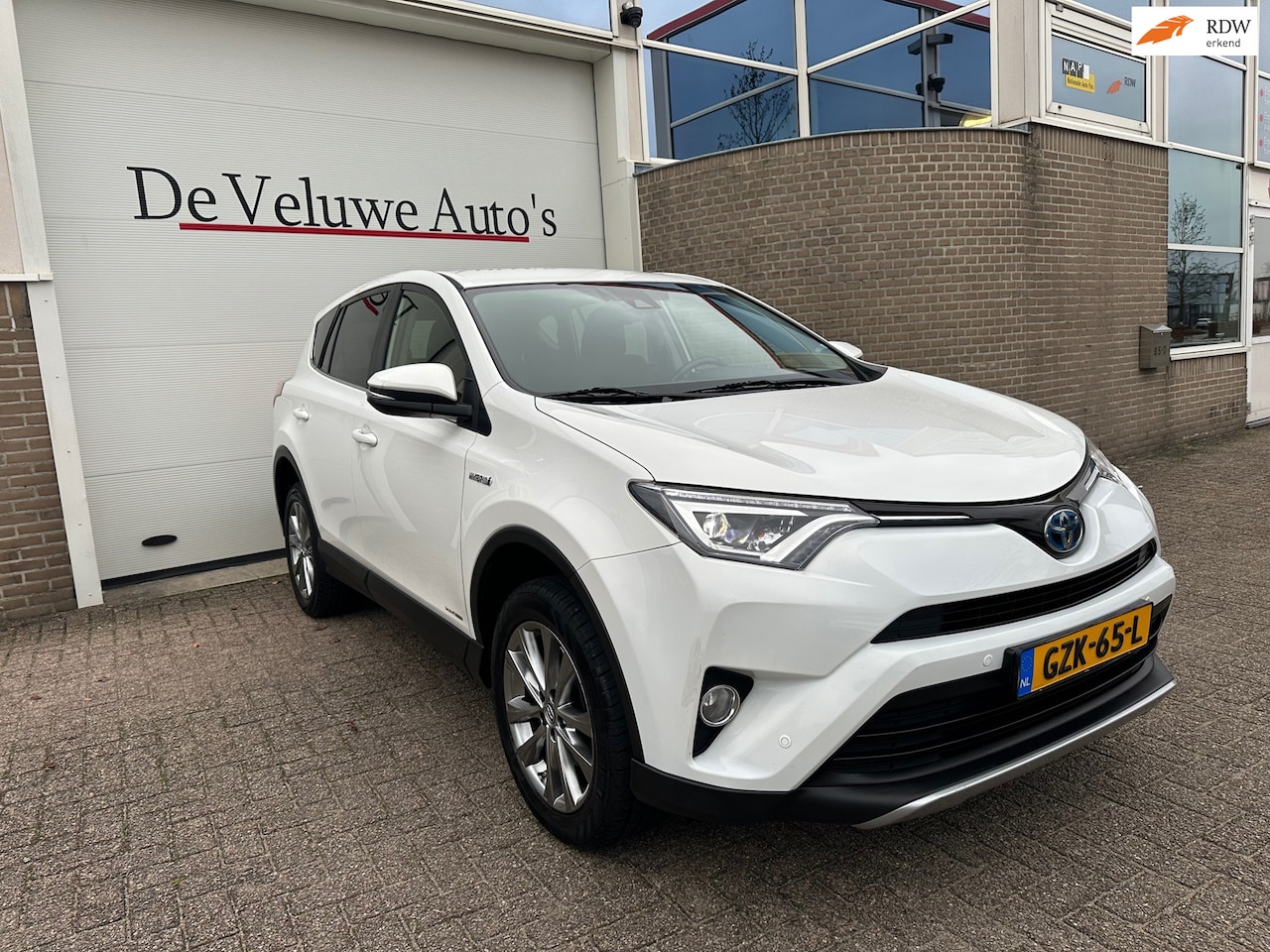 Toyota RAV4 - 2.5 Hybrid Executive|Navi|Camera|Keyless|ACC|LDA - AutoWereld.nl