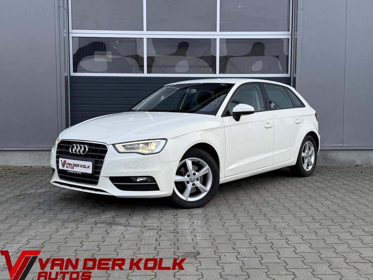 Audi A3 Sportback - 1.4 TFSI Ambiente 5 Deurs | Xenon | Sensoren | Lichtmetaal | Climate | Stoelverwarming - AutoWereld.nl