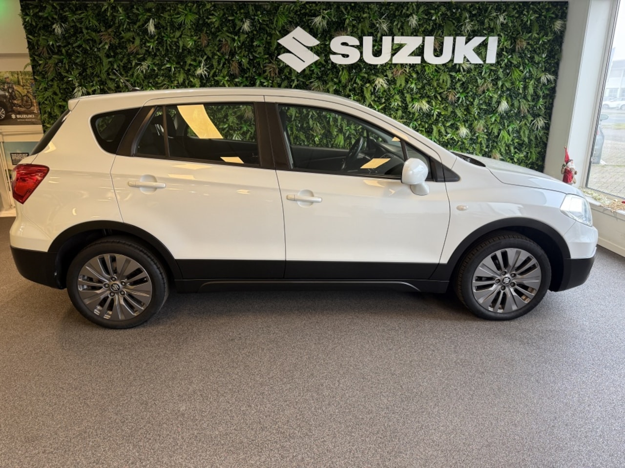 Suzuki SX4 S-Cross - Airconditioning 1.6 Comfort Sportvelgen Dorpelskirts Cruise Control - AutoWereld.nl
