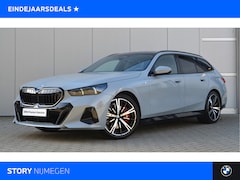 BMW 5-serie Touring - 540d xDrive M Sport Automaat / Panoramadak / Trekhaak / Stoelventilatie / Comfort Access /