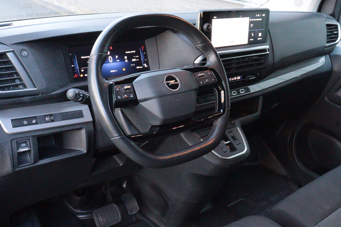 Opel Vivaro - 2.0 Diesel 180 S&S L3 Automaat | 3 PERS | NAVI | PDC V+A | CRUISE | STUURVERW | - AutoWereld.nl