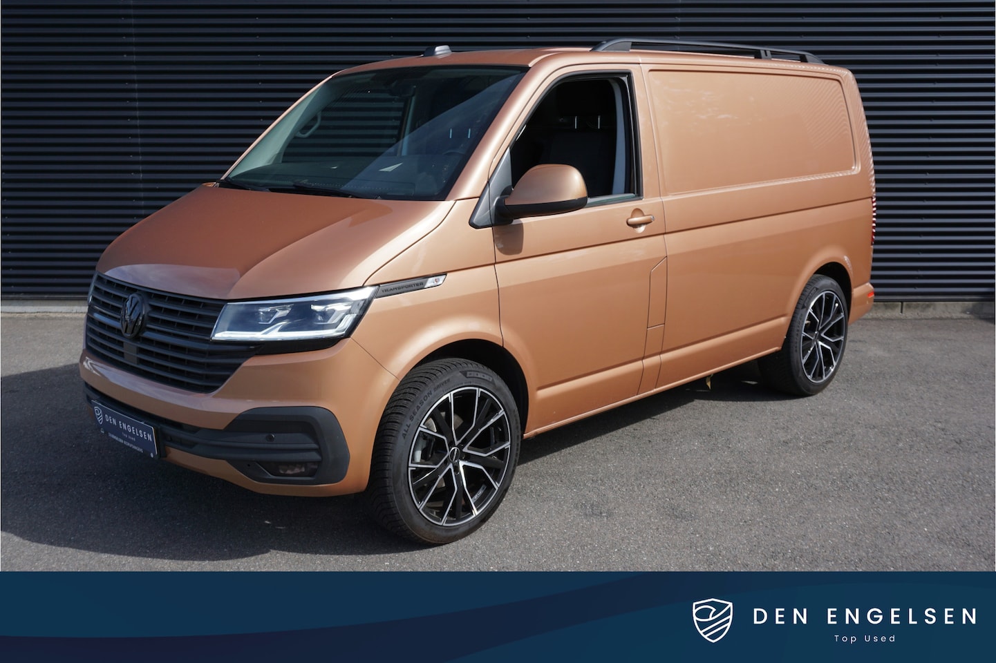 Volkswagen Transporter - 150PK Automaat L1 Apple Carplay Trekhaak Cruise Parkeersensoren LED Stoel- en Voorruitverw - AutoWereld.nl