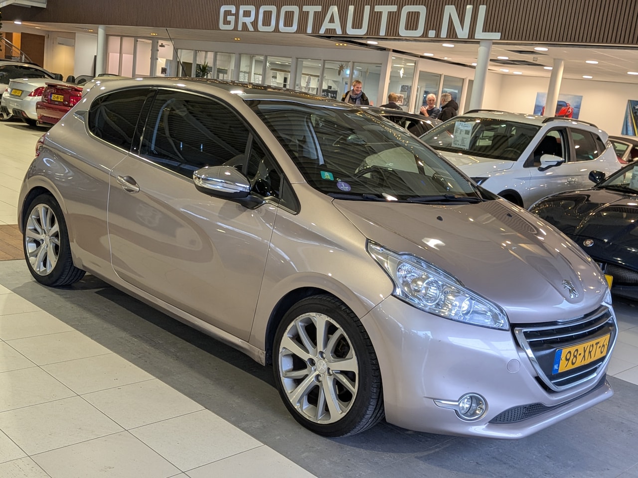 Peugeot 208 - 1.6 VTi Allure Panoramadak, Airco, Cruise Control, Trekhaak, Stuurbekrachtiging - AutoWereld.nl