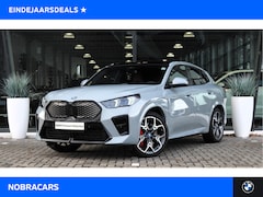 BMW iX2 - xDrive30 M Sport / Panoramadak / M Sportstoelen / Achteruitrijcamera / Adaptieve LED / M A