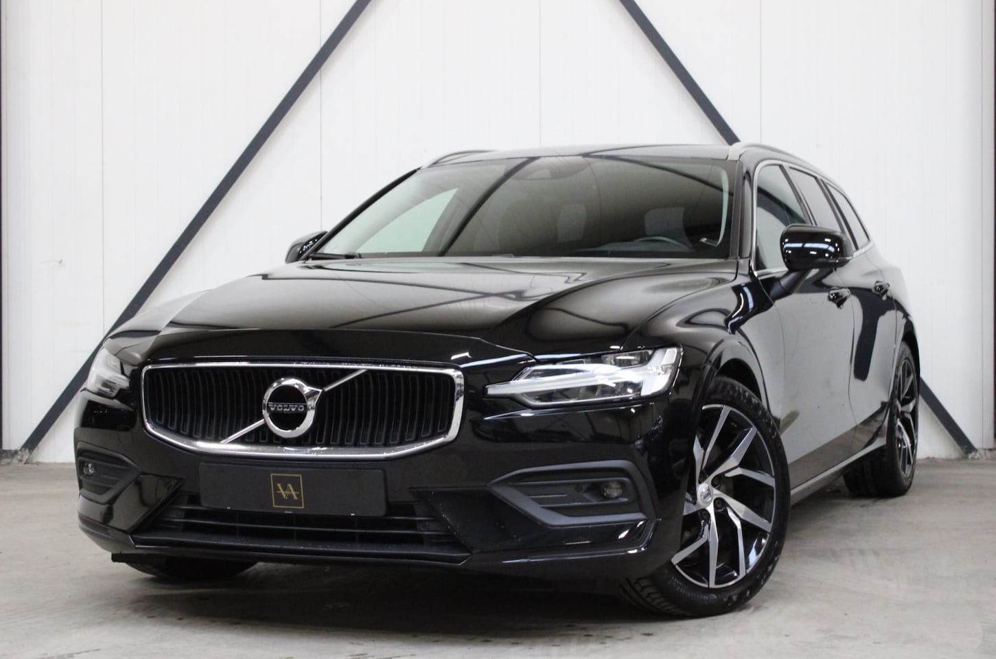 Volvo V60 - 2.0 T5 Momentum 250 PK l 1e eigenaar l LED l ACC l Bluetooth - AutoWereld.nl
