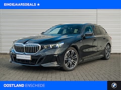 BMW 5-serie Touring - 530e M Sport Automaat / Panoramadak / Trekhaak / Achteruitrijcamera / Adaptieve LED / M Sp