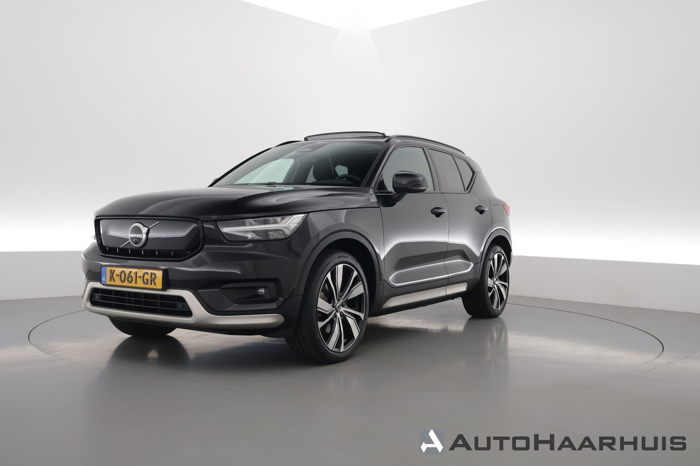 Volvo XC40 - Recharge P8 AWD R-Design | Pano | Elek. Trekhaak | CarPlay | Keyless | Adapt. Cruise | H&K - AutoWereld.nl