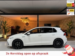 Volkswagen Golf - 1.5 eTSI Style Garantie Pano Memory Massage Sfeer Carplay Camera Blindspot ACC Navi Clima