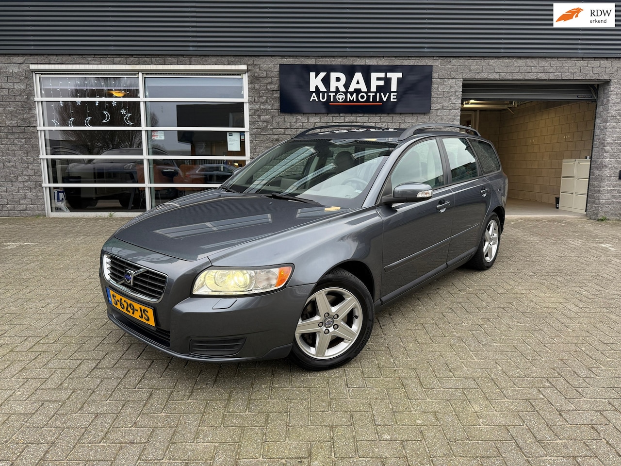 Volvo V50 - 2.4i | Youngtimer | Distributie vervangen | Top onderhouden! | Cruise | Navi | Winterpakke - AutoWereld.nl
