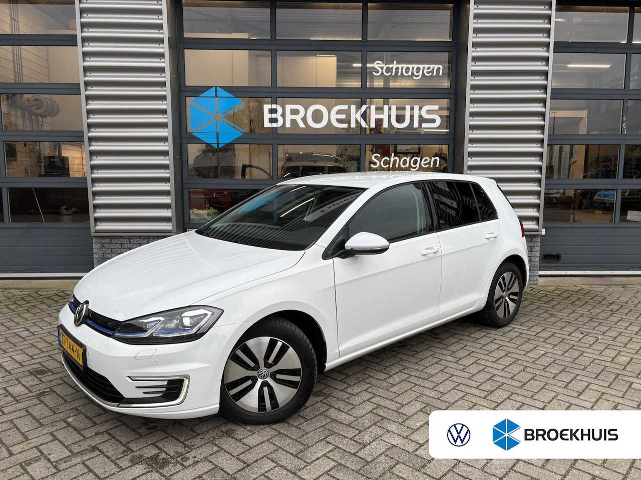 Volkswagen e-Golf - 136 pk | Navigatie | Cruise control adaptief | Stoelverwarming | - AutoWereld.nl