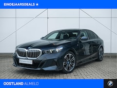 BMW 5-serie - 530e M Sport Automaat / Panoramdak / Trekhaak / Achteruitrijcamera / M Sportonderstel / Ad