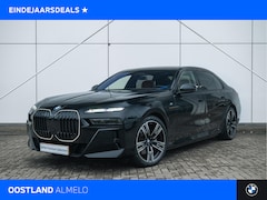 BMW i7 - xDrive60 High Executive M Sport / Panoramadak / Trekhaak / Stoelventilatie / Parking Assis
