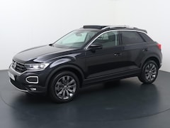 Volkswagen T-Roc - 1.0 TSI Style Business | 110 PK | Panoramadak | Climate control | Achteruitrijcamera | 17"
